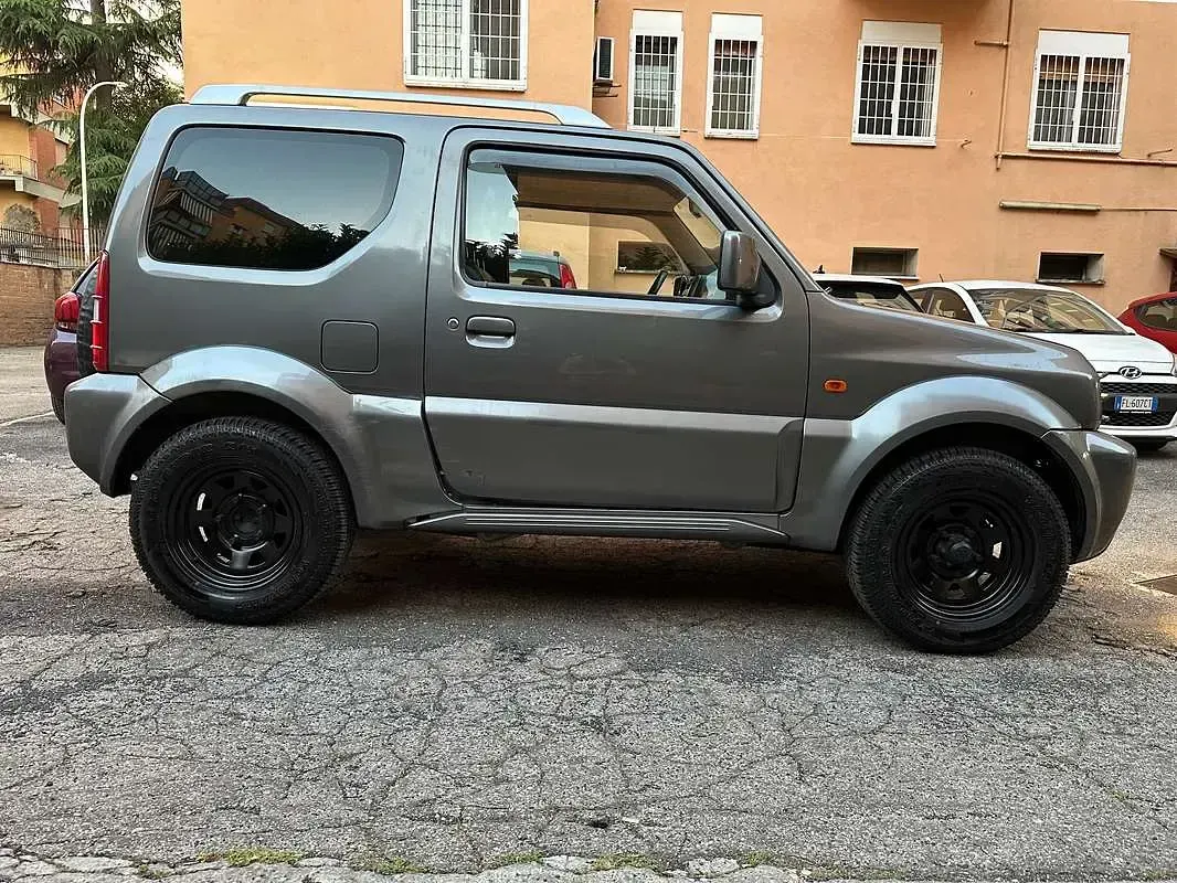 Usata Suzuki Jimny 86 CV (63 kW) 2006 Grigio SUV