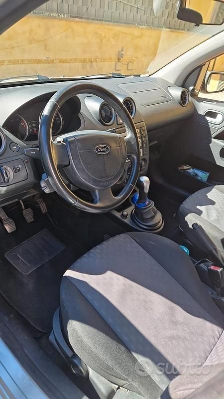 Usata Ford Fiesta 2005 Grigio Utilitaria