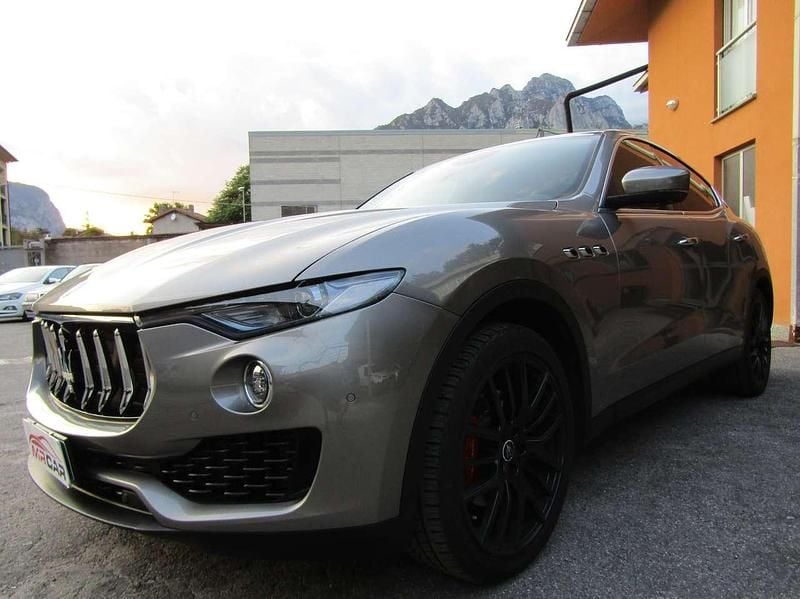 Usata Maserati Levante 349 CV (256 kW) 2020 Grigio medio metallizzato SUV