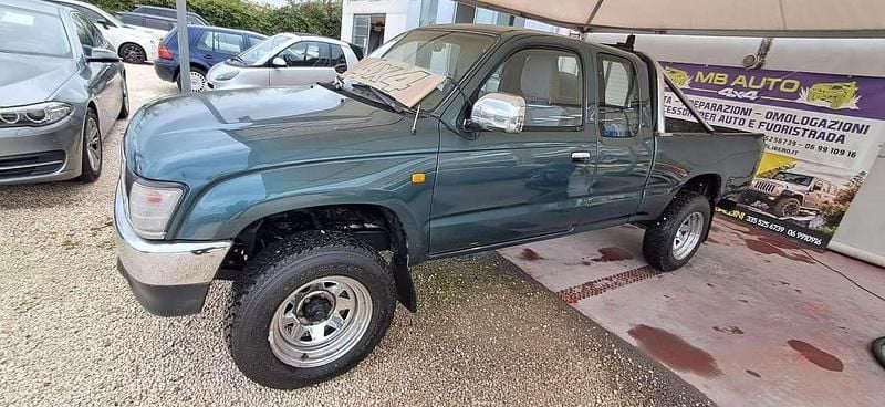 Usata Toyota HiLux 90 CV (66 kW) 2001 Verde Pick-up