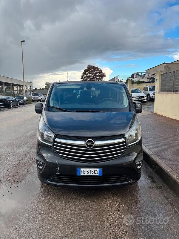Nero Usata 2016 Opel Vivaro Monovolume | 10.500 € (Super prezzo) - Immagine 1/4