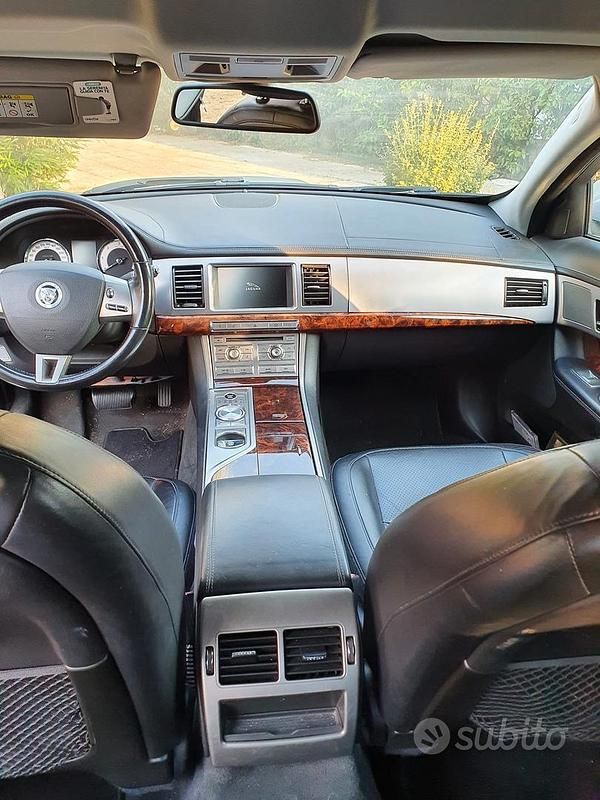 Usata Jaguar XF Premium Luxury 207 CV (152 kW) 2008 Grigio Berlina