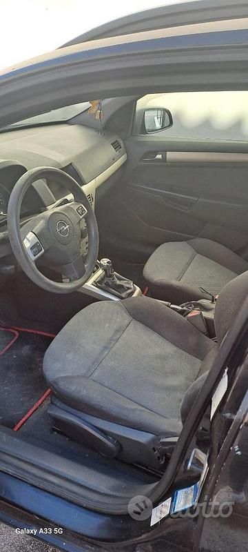 Usata Opel Astra 120 CV (88 kW) 2007 Nero Station wagon