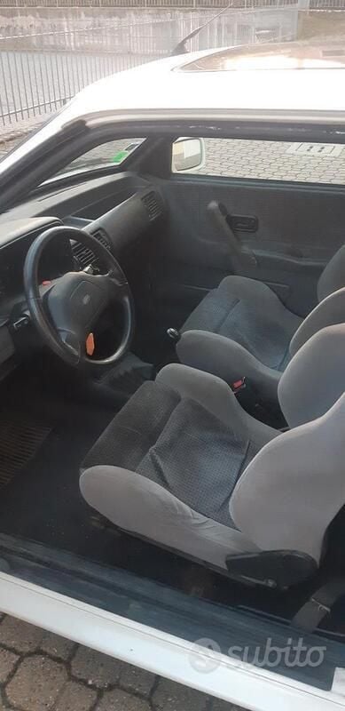 Usata Ford Escort 129 CV (94 kW) 1989 Bianco Berlina