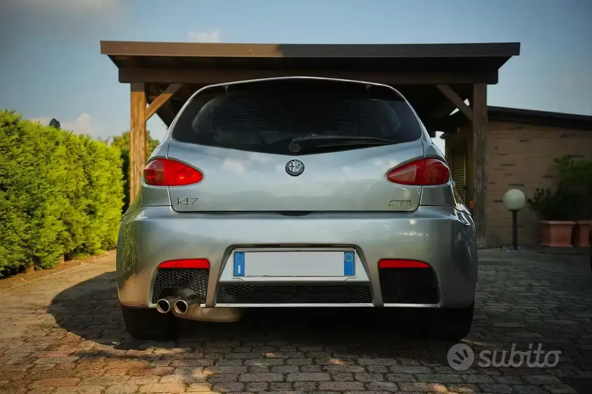 Usata Alfa Romeo 147 250 CV (183 kW) 2003 Utilitaria