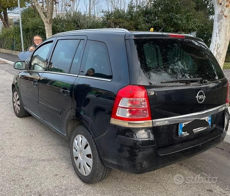 Usata Opel Zafira 150 CV (110 kW) 2012 Nero Monovolume