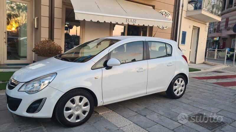 Usata Opel Corsa 75 CV (55 kW) 2013 Bianco Utilitaria