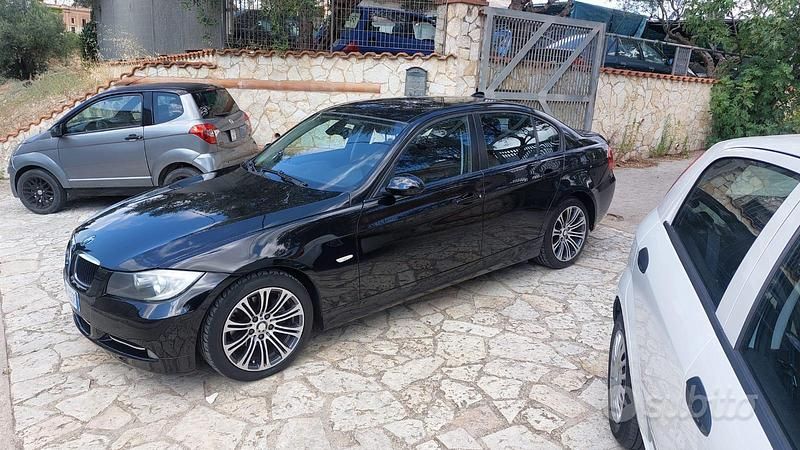 Nero Usata 2007 BMW 320 Tre volumi | 6799 € - Immagine 1/4