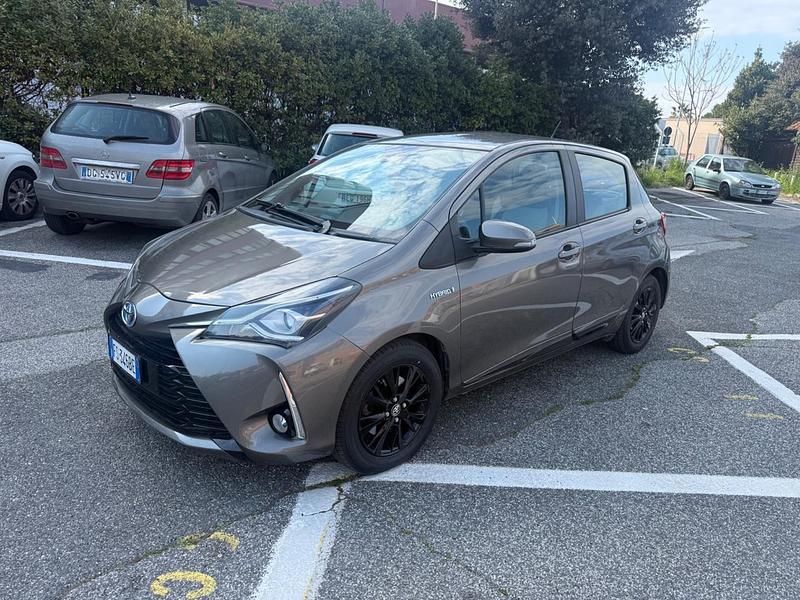 Usata Toyota Yaris Hybrid Edition 73 CV (53 kW) 2018 Grigio Berlina