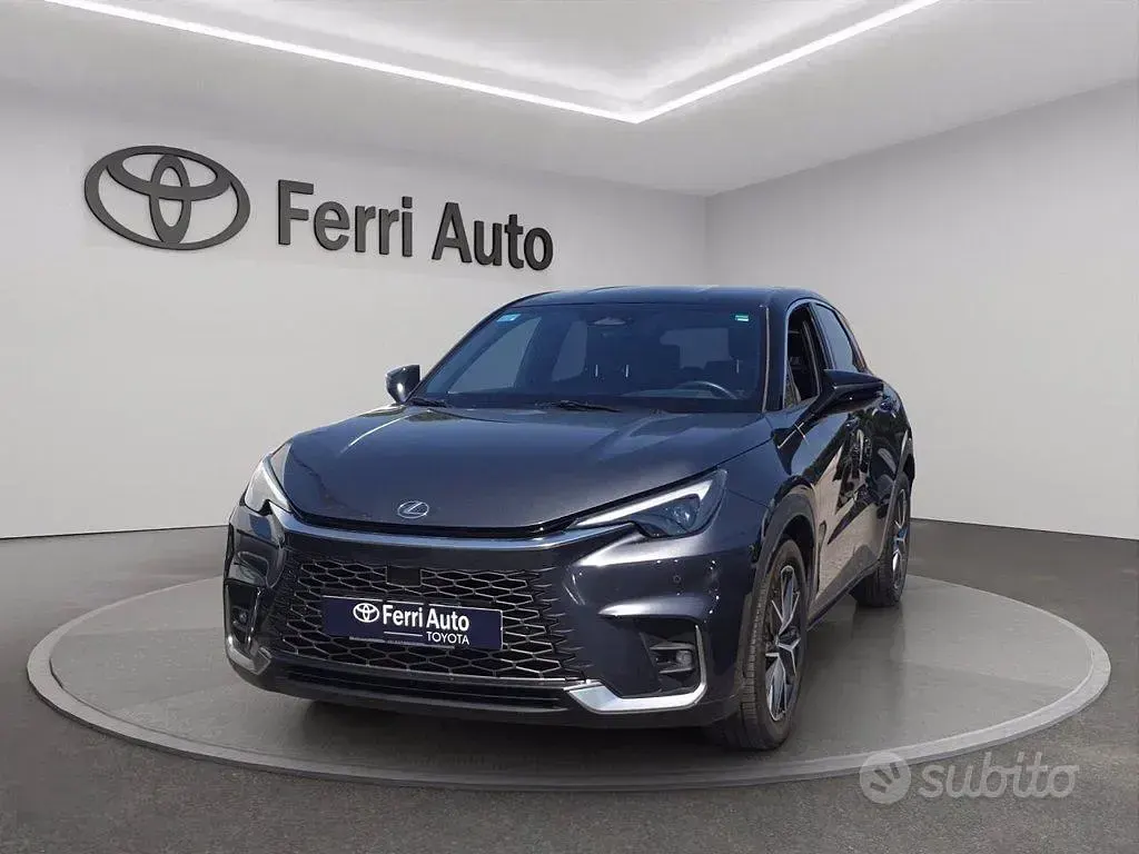 Usata Lexus LBX 136 CV (100 kW) 2024 Blu SUV