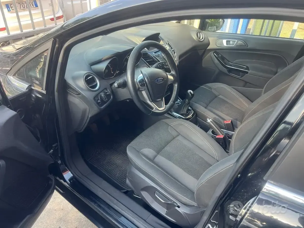 Usata Ford Fiesta Titanium 82 CV (60 kW) 2017 Nero Utilitaria