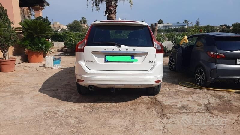 Bianco Usata 2014 Volvo XC60 SUV | 12.750 € (Buon prezzo) - Immagine 1/4