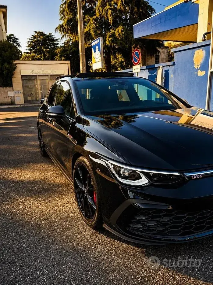Usata VW Golf VIII GTI 265 CV (194 kW) 2026 Nero Berlina