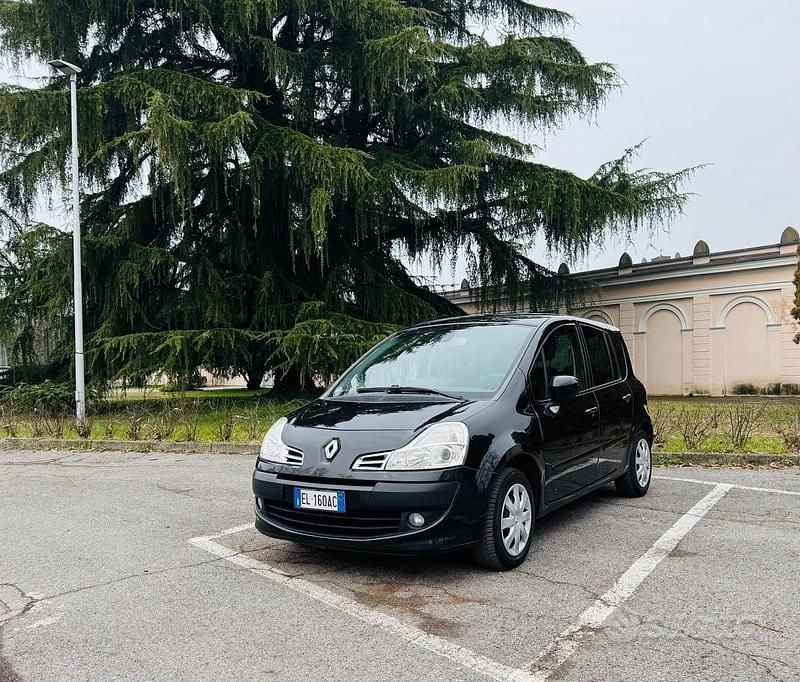 Usata Renault Modus 90 CV (66 kW) 2012 Nero Monovolume