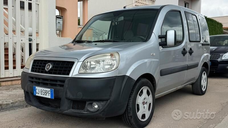 Usata Fiat Doblò 120 CV (88 kW) 2009 Grigio Monovolume