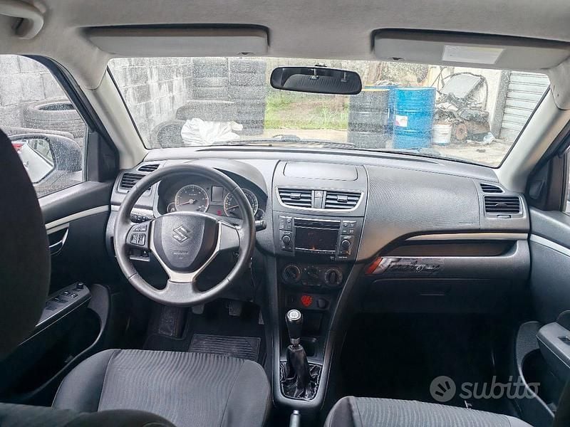 Begagnad Suzuki Swift 75 HK (55 kW) 2013 Vit Halvkombi
