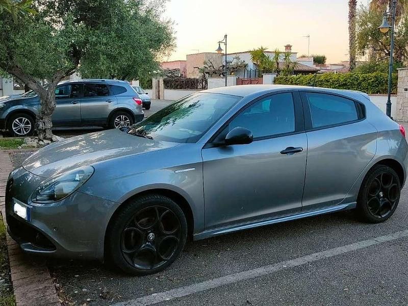 Grigio Usata 2019 Alfa Romeo Giulietta Tech Edition Due volumi | 14.500 € (Buon prezzo) - Immagine 1/4