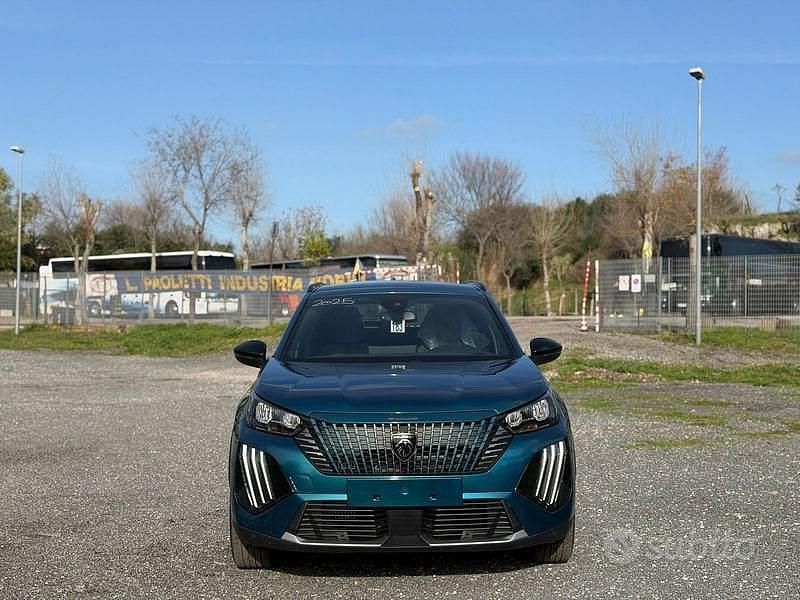 Usata Peugeot 2008 Allure 101 CV (74 kW) 2025 Verde SUV