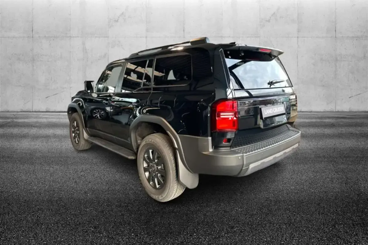 Nuova Toyota Land Cruiser Lounge 205 CV (150 kW) 2026 Nero Station wagon
