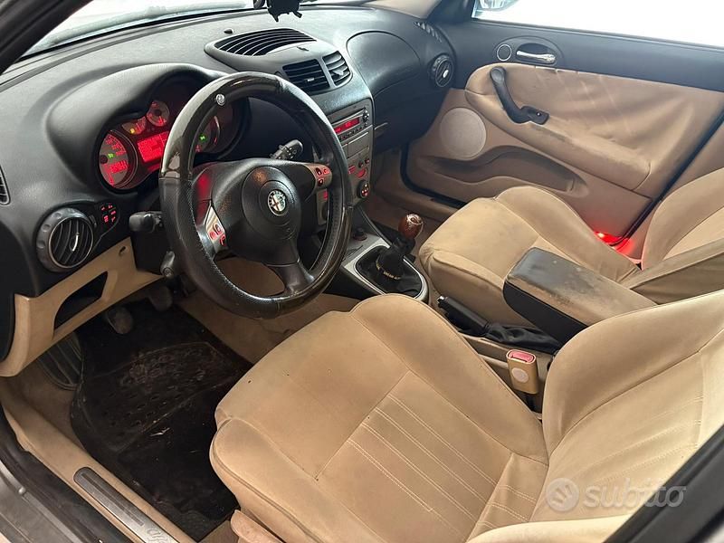 Usata Alfa Romeo 147 150 CV (110 kW) 2007 Grigio Utilitaria