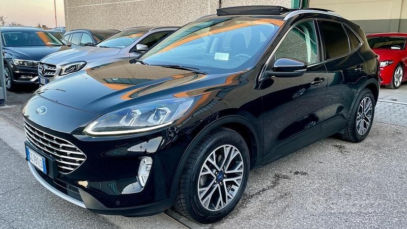 Usata Ford Kuga Titanium 120 CV (88 kW) 2020 Nero SUV