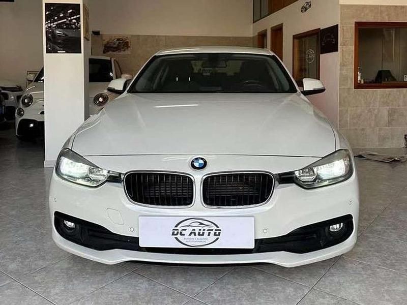 Bianco Usata 2017 BMW 318 Advantage Tre volumi | 14.000 € (Ottimo prezzo) - Immagine 1/4