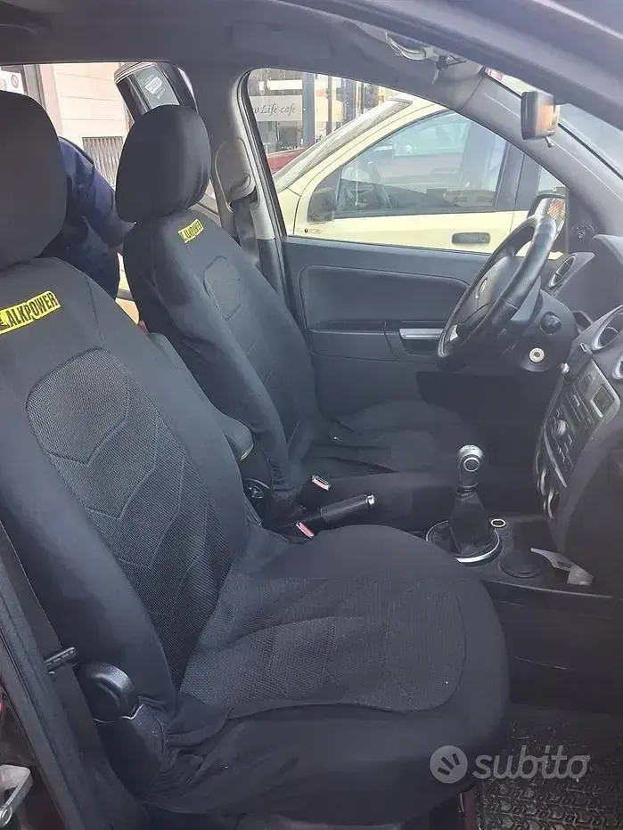 Usata Ford Fusion 68 CV (50 kW) 2010 Marrone Utilitaria