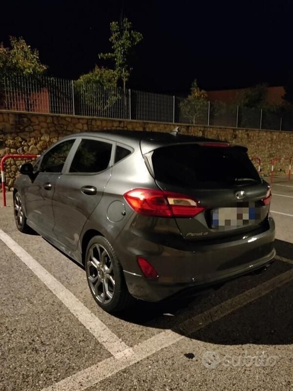 Usado Ford Fiesta ST-Line 95 HP (69 kW) 2020 Cinzento Citadino