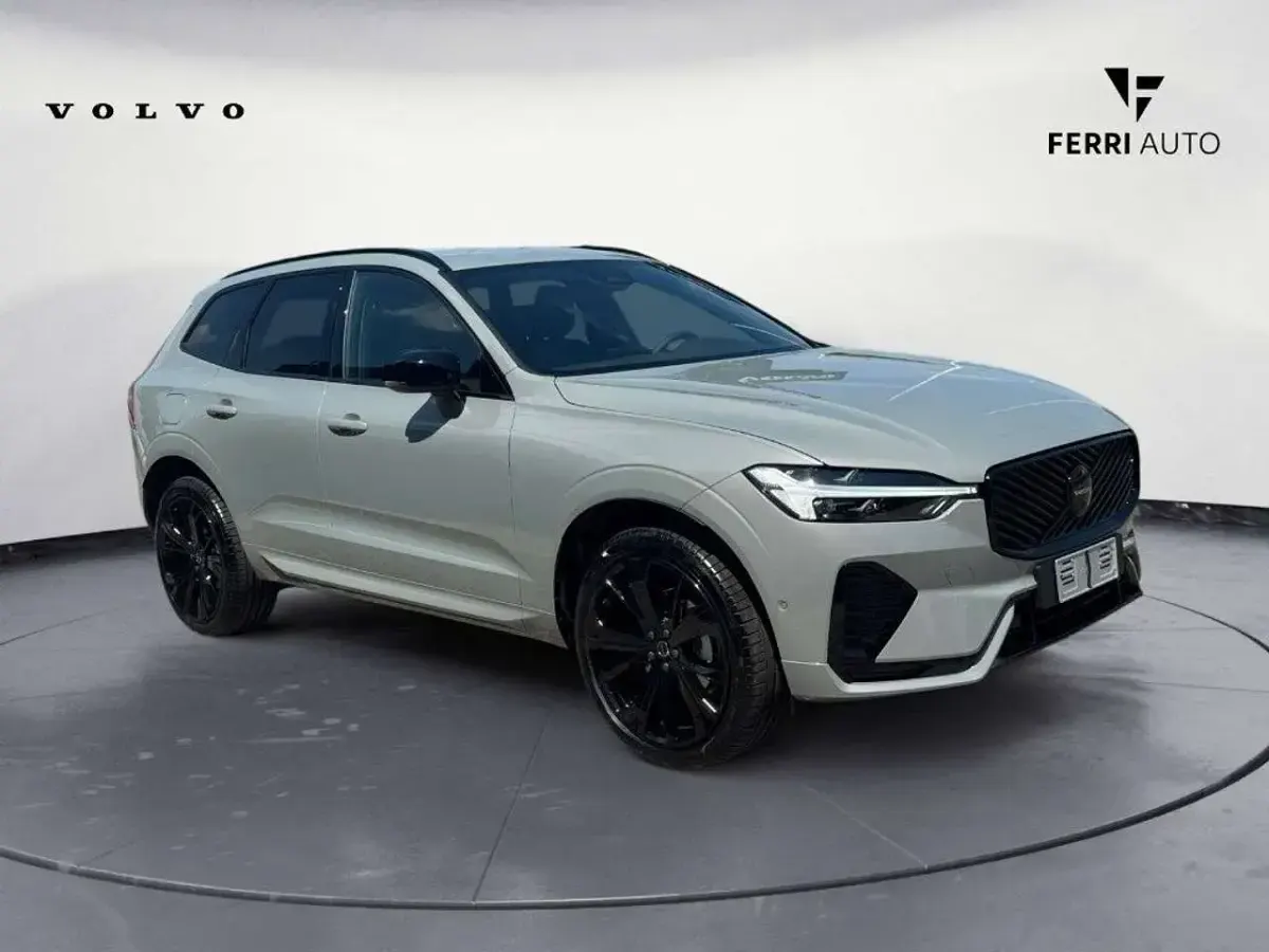Nuova Volvo XC60 Plus 250 CV (183 kW) 2026 Grigio SUV