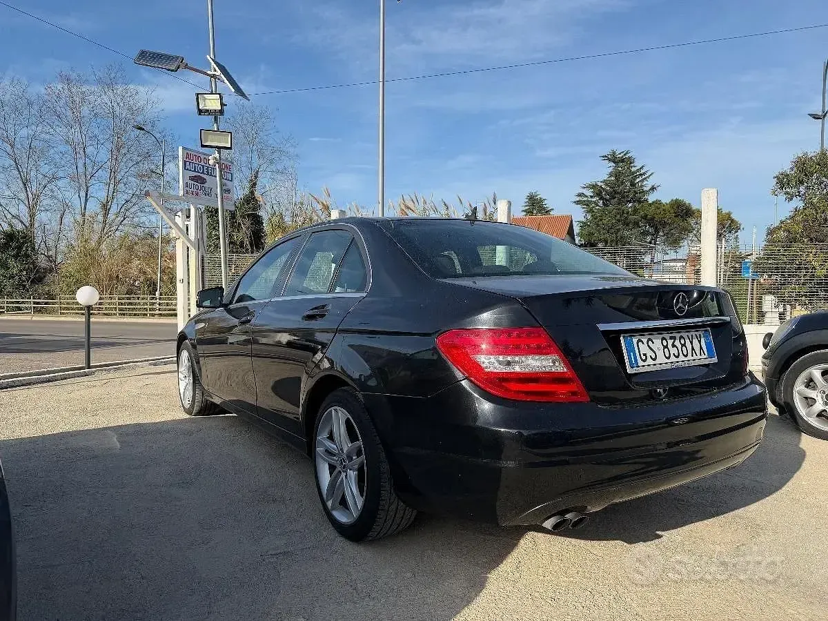 Usata Mercedes C180 120 CV (88 kW) 2013 Nero Berlina