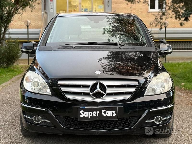 Usata Mercedes B180 Premium 109 CV (80 kW) 2011 Nero Monovolume