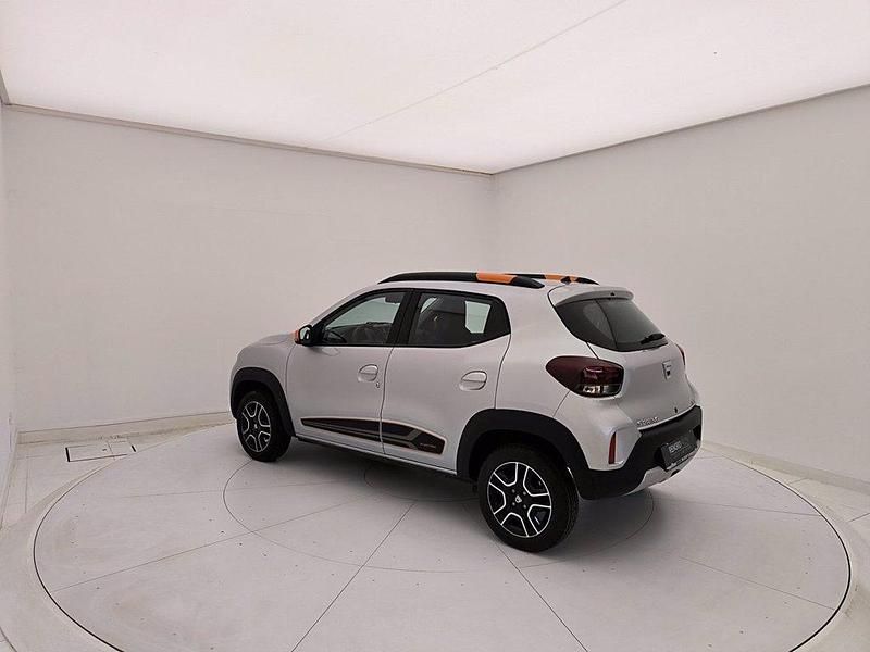 Usata Dacia Spring Comfort Plus 33 kW (45 CV) 2023 Argento metallizzato Utilitaria