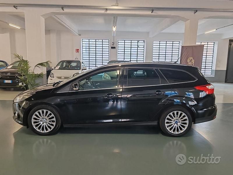 Begagnad Ford Focus Titanium 115 HK (84 kW) 2011 Svart Kombi