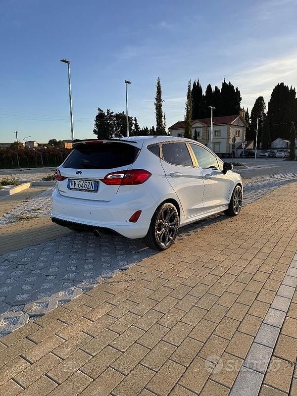 Usata Ford Fiesta ST-Line 100 CV (73 kW) 2019 Bianco Berlina