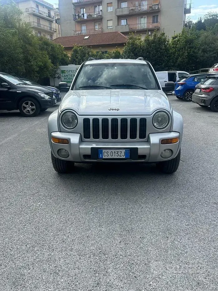 Usata Jeep Cherokee Sport 143 CV (105 kW) 2004 SUV