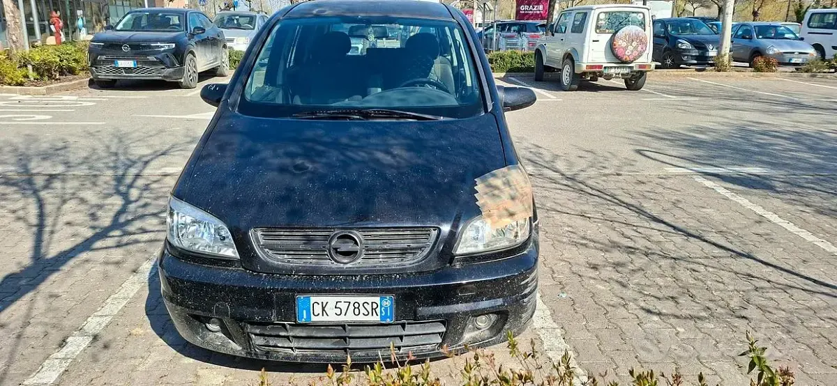 Usata Opel Zafira 125 CV (91 kW) 2004 Nero Monovolume
