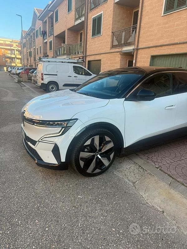 Usata 2022 Renault Megane E-Tech 220 CV Tre volumi – Puglia (Privato ...