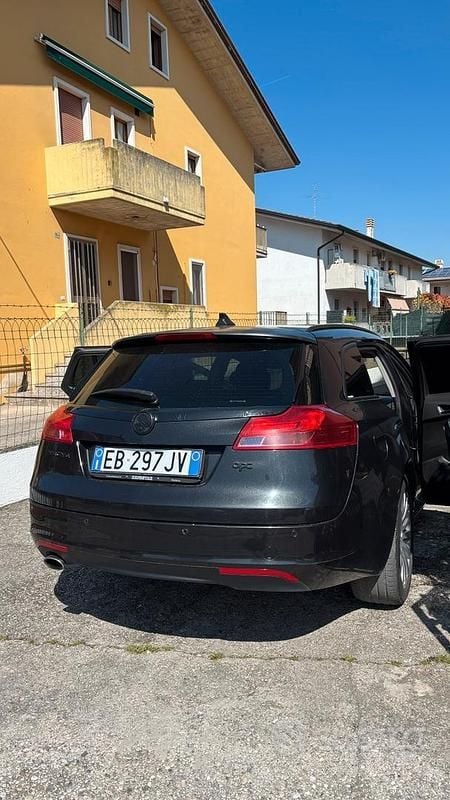 Usata Opel Insignia 160 CV (117 kW) 2010 Nero Station wagon