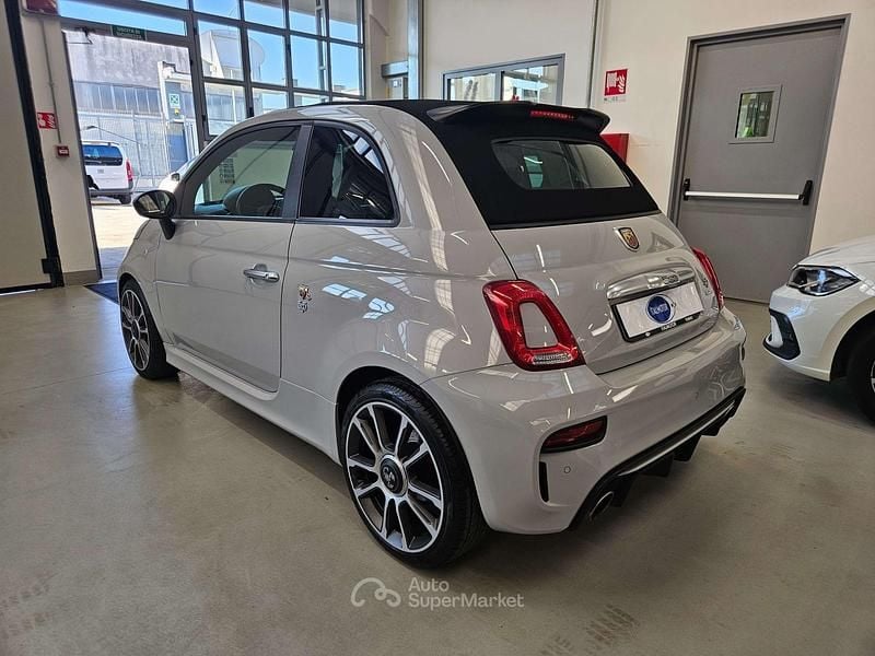Usata Abarth 595C Turismo 165 CV (121 kW) 2021 Grigio campovolo Cabrio