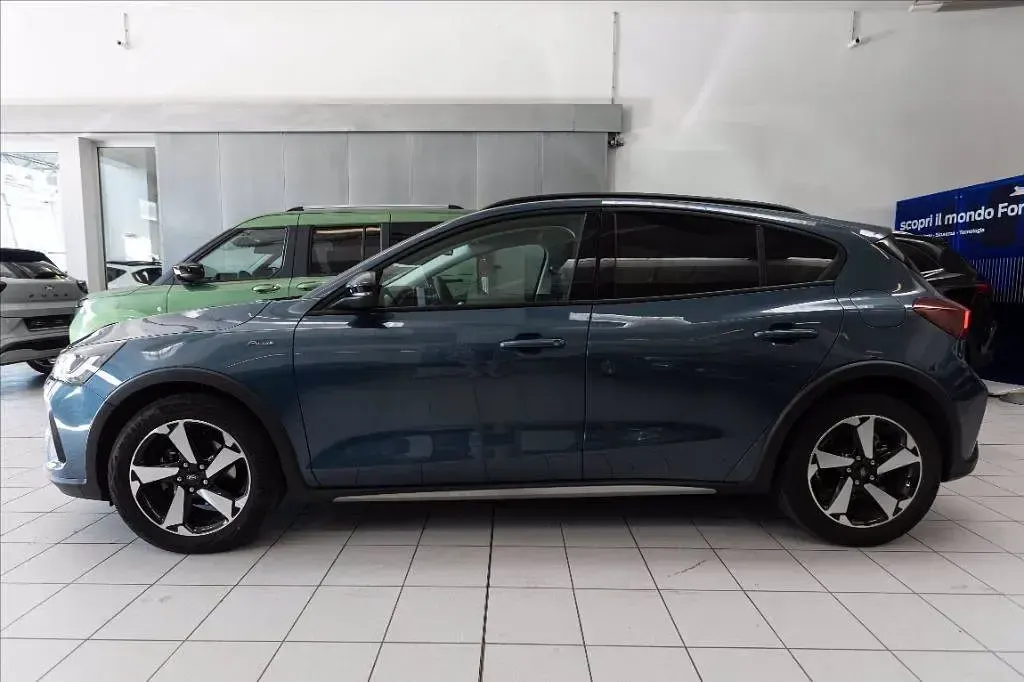Usata Ford Focus Active 125 CV (91 kW) 2023 Blu metallizzato SUV
