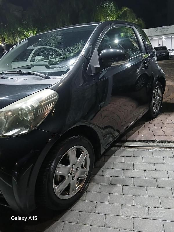 Usata Toyota iQ 67 CV (49 kW) 2010 Nero Utilitaria
