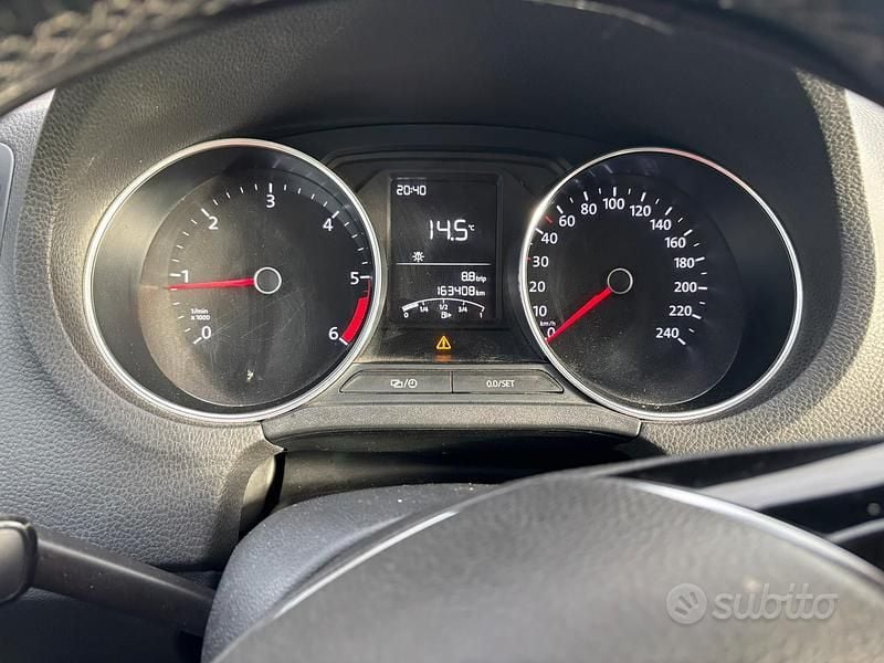 Usata VW Polo Cross 90 CV (66 kW) 2015 Grigio Utilitaria
