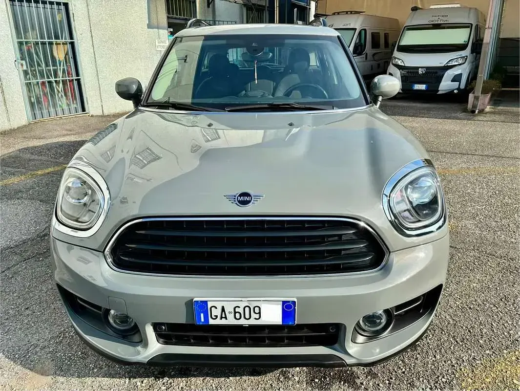 Usata Mini One Countryman 102 CV (75 kW) 2020 Grigio SUV