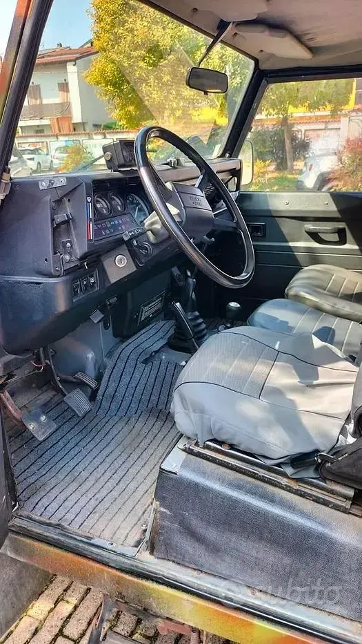 Usata Land Rover Defender 109 CV (80 kW) 1991 Verde SUV