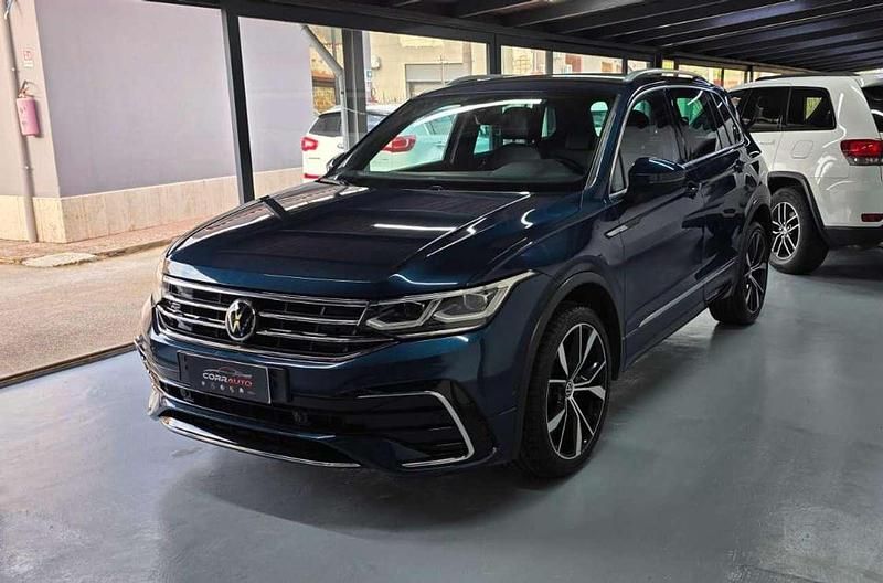 Usata VW Tiguan R-line 150 CV (110 kW) 2021 Blu/azzurro SUV