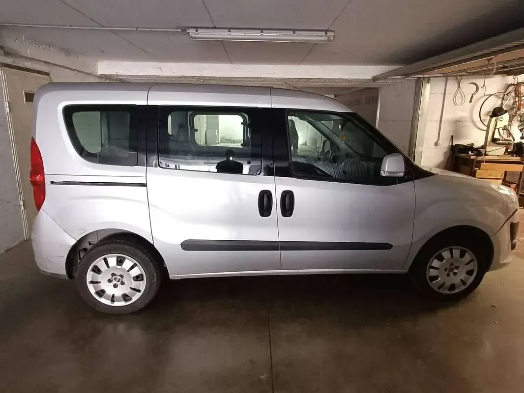 Usata Fiat Doblò Dynamic 120 CV (88 kW) 2012 Argento Monovolume