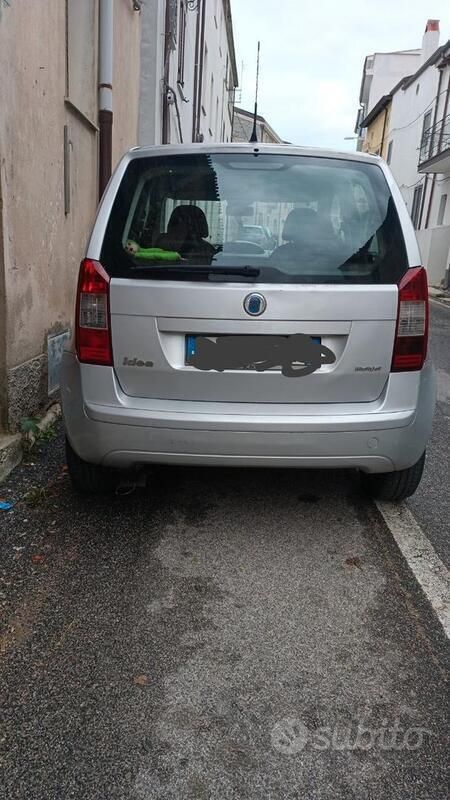 Grigio Usata 2006 Fiat Idea Monovolume | 2600 € (Buon prezzo) - Immagine 1/3