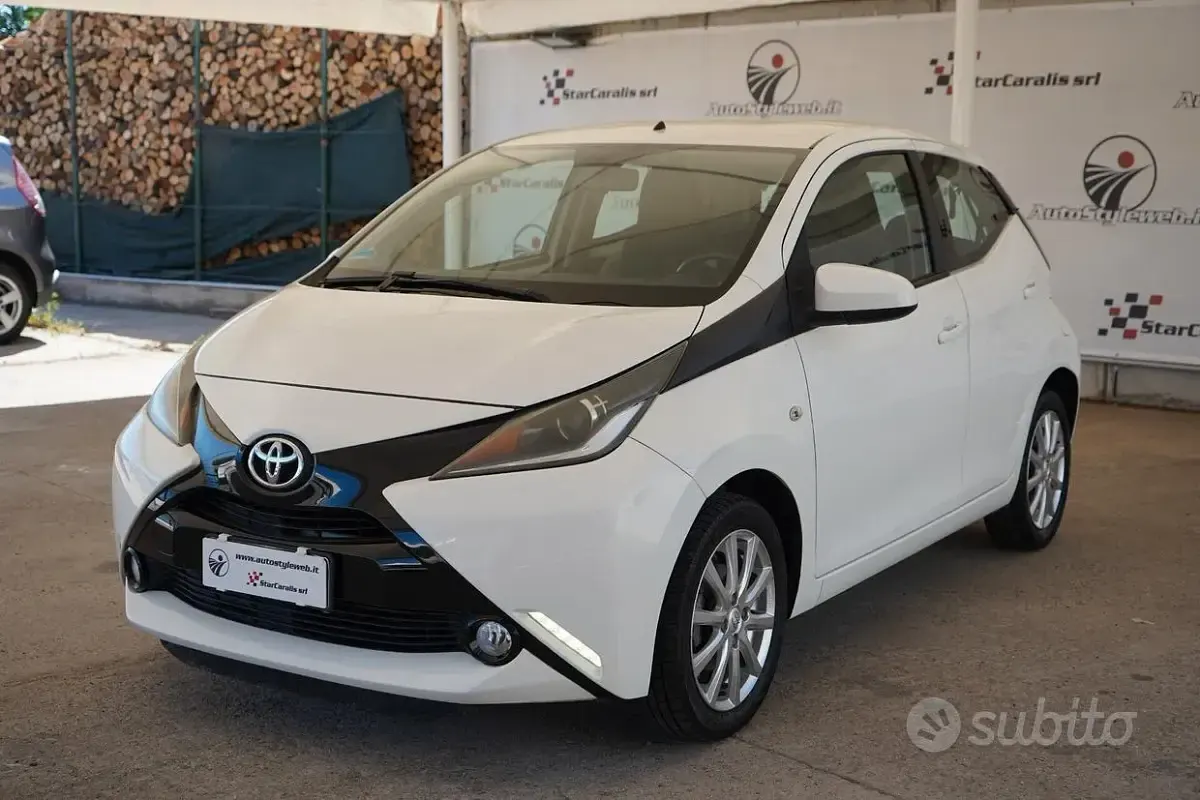 Usata Toyota Aygo X-play 69 CV (50 kW) 2015 Bianco Utilitaria