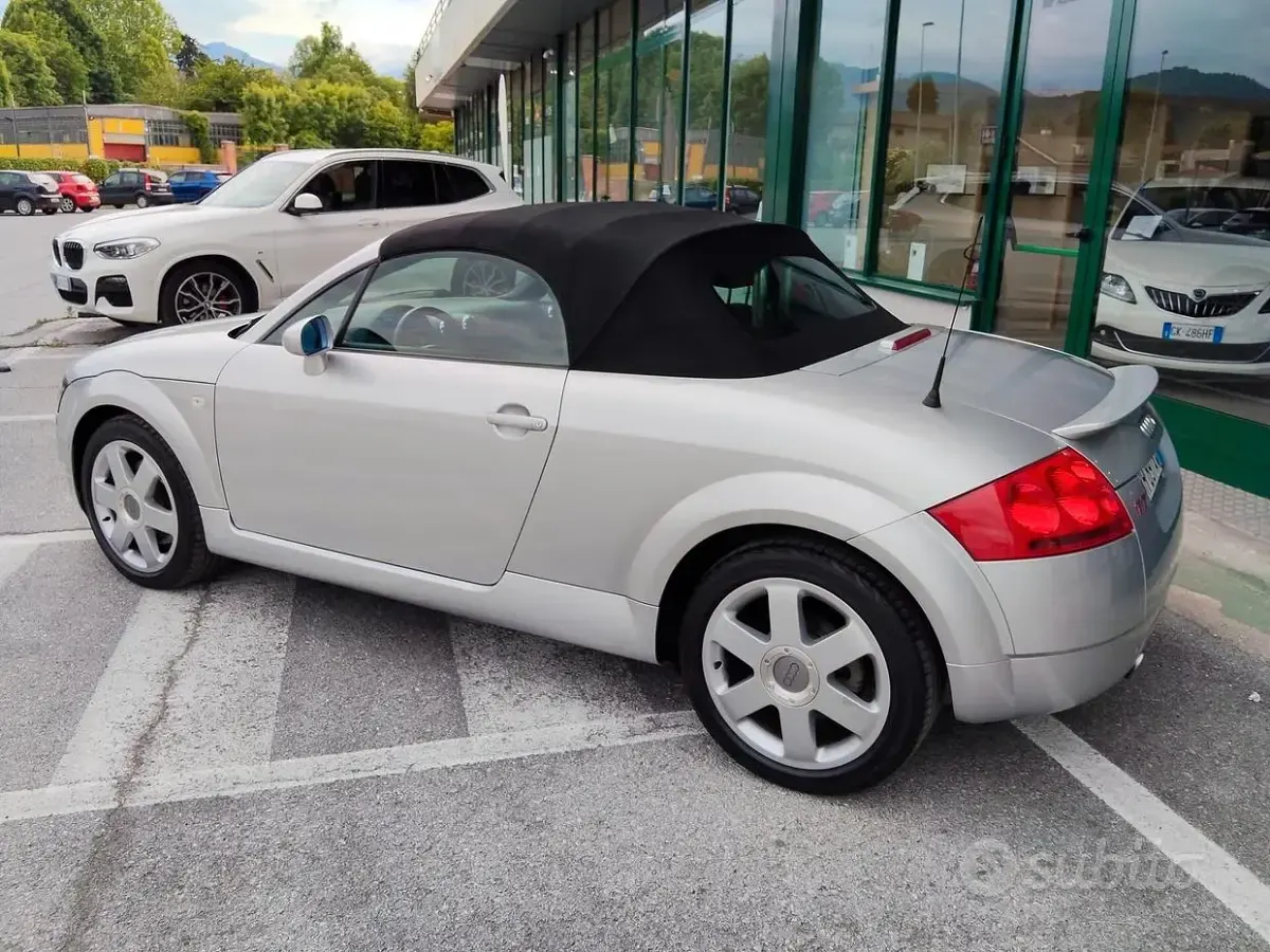 Usata Audi TT Roadster 179 CV (131 kW) 2000 Grigio Cabrio