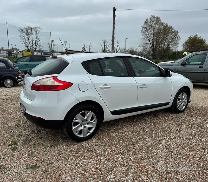 Usata Renault Mégane 97 CV (71 kW) 2013 Bianco Berlina